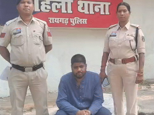 फेसबुक फ्रेंड ने कार में सेक्स कर बनाया अश्लील VIDEO:6 साल तक महिला से संबंध बनाए, 35 लाख वसूले, 10वीं में साथ पढ़े थे