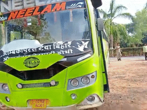 सूरजपुर में बस से 4 करोड़ का गांजा पकड़ाया:गठरियों में छिपाकर MP ले जा रहे थे, ड्राइवर और 6 महिलाएं अरेस्ट