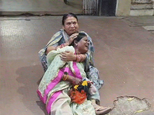 30 कदम दूर था ब्लड बैंक, कोई लाने नहीं गया:दुर्ग अस्पताल में 1 यूनिट खून के लिए गई जान; 7 स्टाफ जिम्मेदार, 4 बर्खास्त