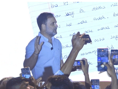 राहुल गांधी का ‘छात्रों की गूंज’ हस्ताक्षर अभियान:बोले- पेपर लीक, महंगी फीस और बेरोजगारी पर छात्रों की आवाज सरकार तक पहुंचाएंगे