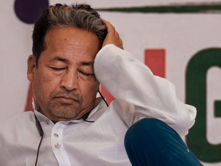 कॉकरोच जनता पार्टी का जंतर-मंतर पर 11वें दिन प्रदर्शन:भूख हड़ताल कर रहे वांगचुक की तबीयत बिगड़ी, पुलिस पर समर्थकों को रोकने के आरोप
