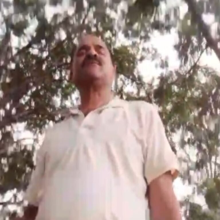 जमीन कब्जा दिलाने 40 हजार रिश्वत ली,प्रधान-आरक्षक सस्पेंड,VIDEO:काम नहीं होने पर पैसे वापस मांगा, कांस्टेबल बोला-एसपी से शिकायत कर मुझे लाइन अटैच करा दो