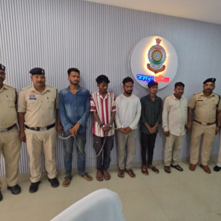 12,850 एमएल नशीले इंजेक्शन जब्त, 5 आरोपी गिरफ्तार:अंतरराज्यीय तस्करी गिरोह का पर्दाफाश, झारखंड से अंबिकापुर ले जा रहे थे