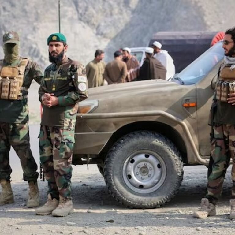 पाकिस्तान का दावा- अफगानिस्तान में तीन ठिकानों पर हमले किए:TTP कमांडर समेत 29 आतंकी मारे; एक दिन पहले कराची में आतंकी हमला हुआ था