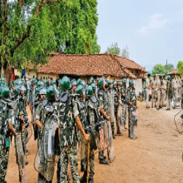 बालोद के जामड़ीपाट में पुलिस तैनात:पारंपरिक पूजा में मतभेद, तीन गांवों के ग्रामीण 2 गुट में बंटे, 20 गांवों में अलर्ट