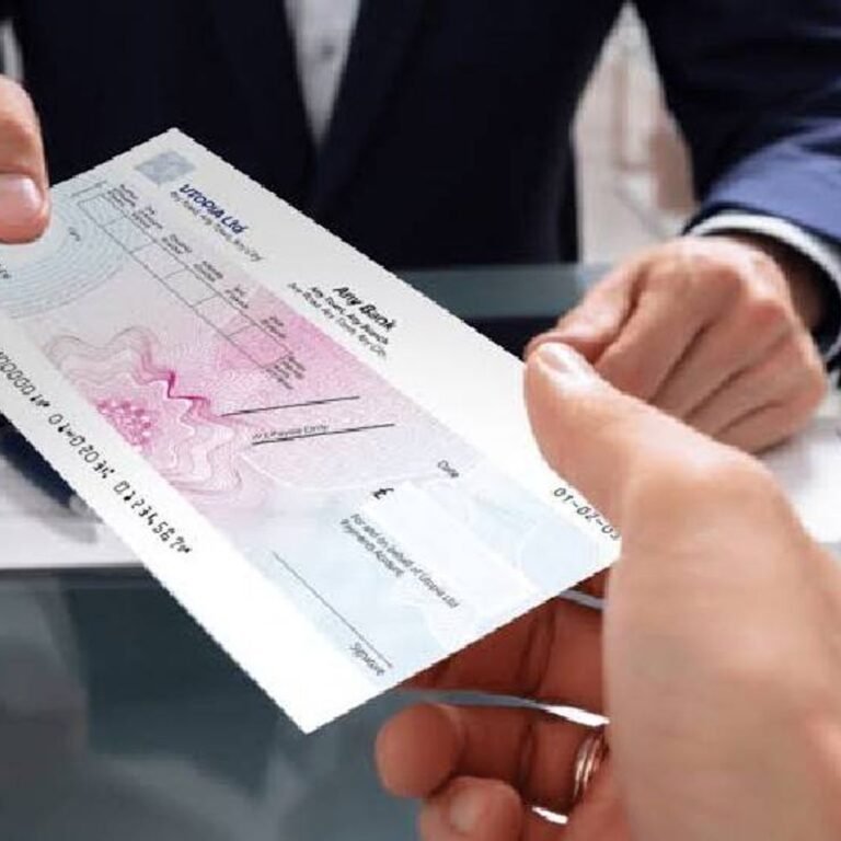 ऑटो चेक क्लियरिंग में फ्रॉड; केमिकल से मिटा रहे नाम:तेज क्लियरिंग सिस्टम में बड़ी खामी, रंग और लिखावट का बदलाव पकड़ना मुश्किल