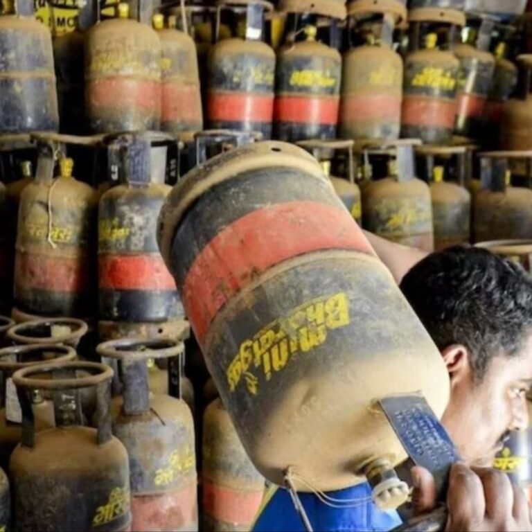 कमर्शियल LPG सिलेंडर के दाम ₹42 बढ़े:दिल्ली में कीमत ₹1813.50 हुई; 5 किलोग्राम का एफटीएल सिलेंडर भी ₹11 महंगा