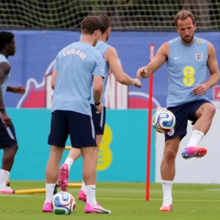 FIFA वर्ल्डकप- इंग्लैंड टीम का सामान चोरी:गाड़ी से ही फुटबॉल-जूते ले गए चोर; कैंसास पुलिस ने 2 संदिग्धों को हिरासत में लिया