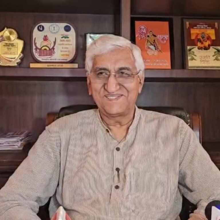 छग के सरकारी स्कूलों में रोज ‘गायत्री-मंत्र’ का पाठ अनिवार्य:कांग्रेस और अल्पसंख्यक संगठनों ने जताया विरोध, सिंहदेव बोले-धार्मिक स्वतंत्रता पर दबाव डालना सही नहीं