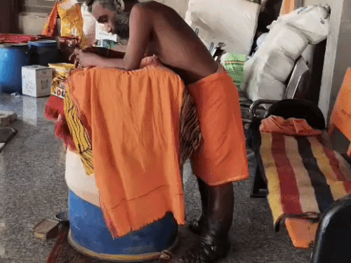 5 साल की खड़ी तपस्या कर रहे दौलतगिरी महाराज:पैर सूजकर काले पड़े; मां की मौत के बाद छोड़ा घर, अब पानीपत में रह रहे