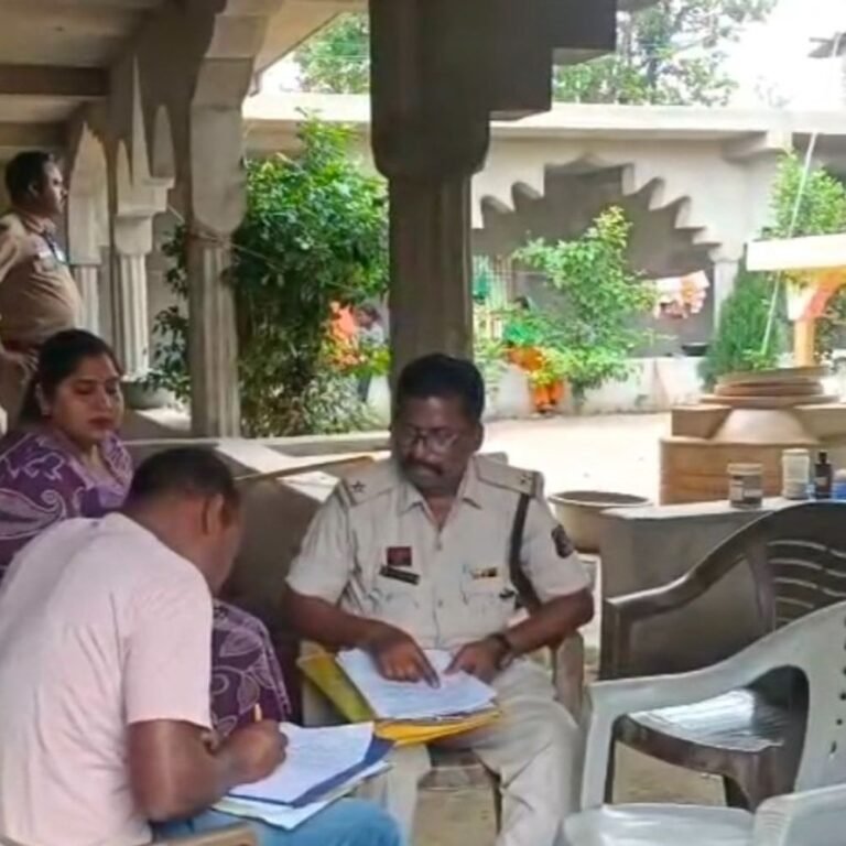 घर में आग लगने से बुजुर्ग दंपती जिंदा जले:रायगढ़ में धान की खेती करने आए थे पति-पत्नी, ग्रामीणों ने जताई हत्या की आशंका