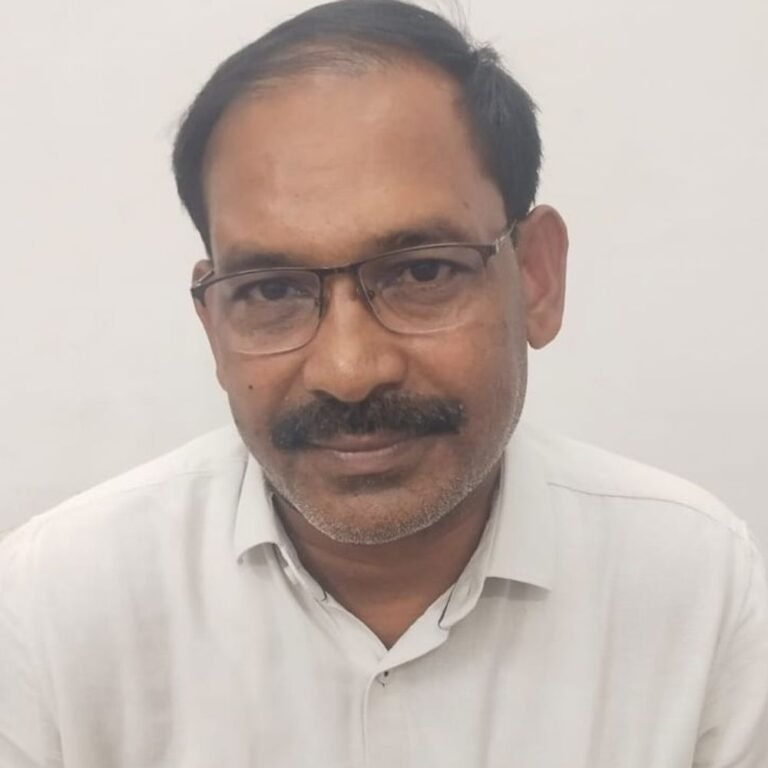 रायगढ़ में 50 हजार रिश्वत लेते बाबू गिरफ्तार:सांप काटने से हुई पत्नी की मौत, मुआवजा राशि दिलाने मांगी थी घूस