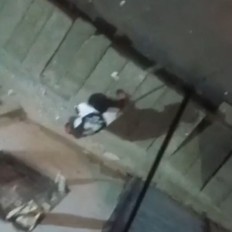 नशे में युवक से मारपीट, फिर दरवाजा तोड़ा VIDEO:जगदलपुर में पर्स छीनने की कोशिश, 2 पकड़ाए, 2 फरार, पुलिस बोली- जांच जारी