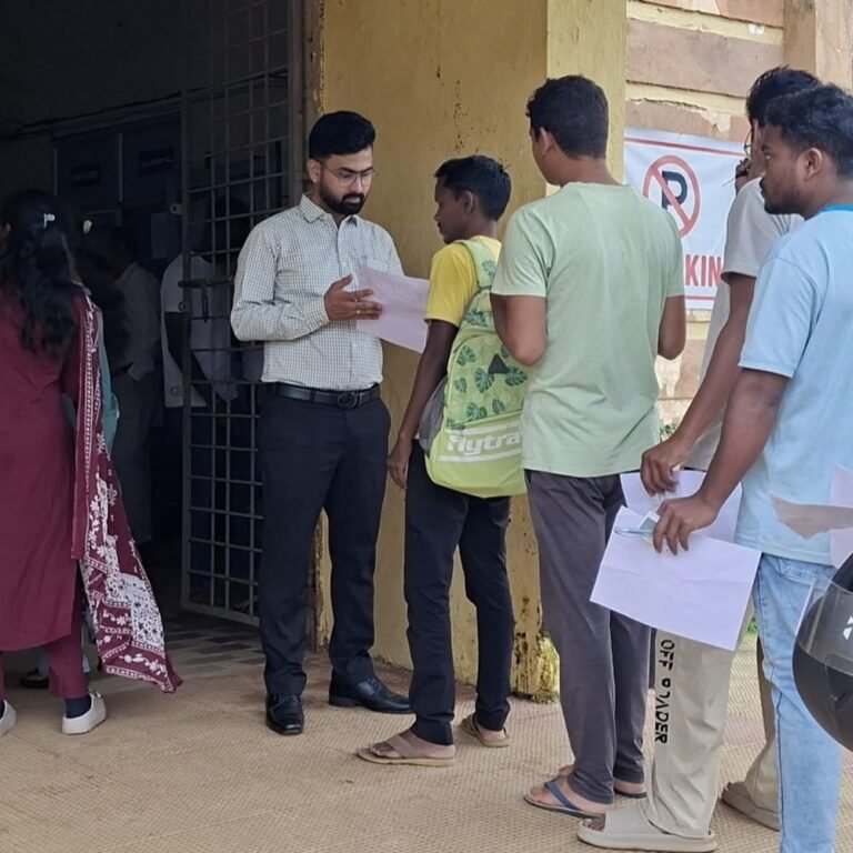 जगदलपुर में प्रयोगशाला परिचारक भर्ती परीक्षा संपन्न:52 प्रतिशत अभ्यर्थी उपस्थित रहे, कैंडिडेट्स के लिए ड्रेस कोड भी था तय