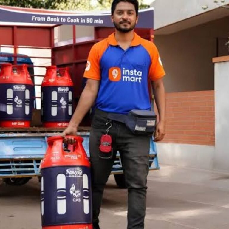 इंस्टामार्ट से अब घर बैठे LPG सिलेंडर मिलेगा:स्विगी की HPCL के साथ पार्टनरशिप, बेंगलुरु से शुरुआत; नए कनेक्शन के बिना भी ऑर्डर कर सकेंगे