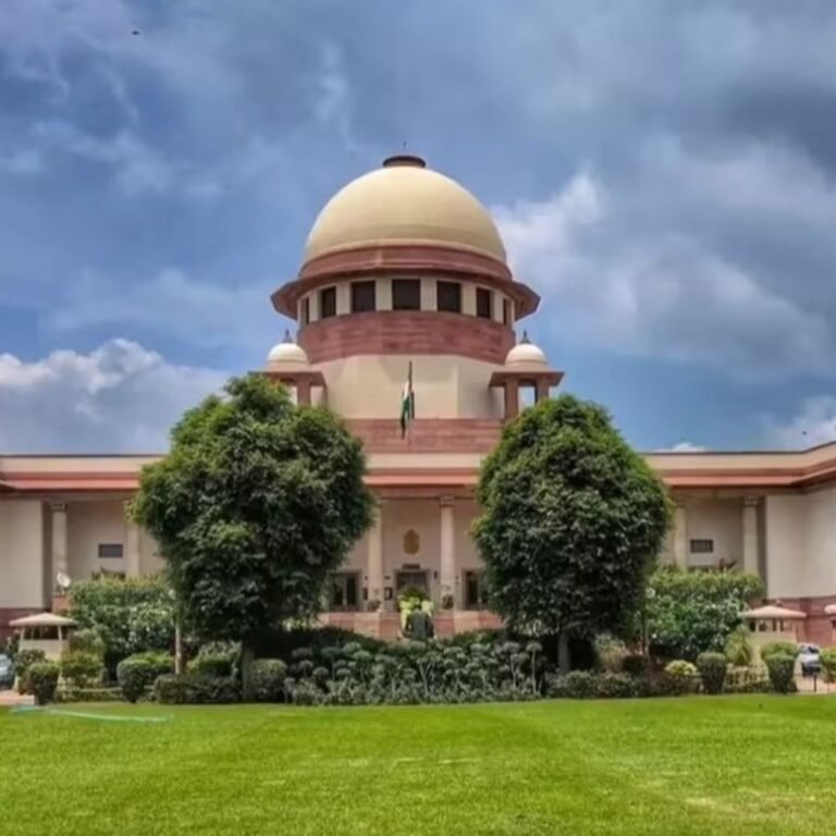 सुप्रीम कोर्ट का 3 लैंग्वेज पॉलिसी पर रोक से इनकार:कहा-कोई भी भाषा सीखना कभी बेकार नहीं जाता; CBSE ने इसे सत्र से लागू किया है
