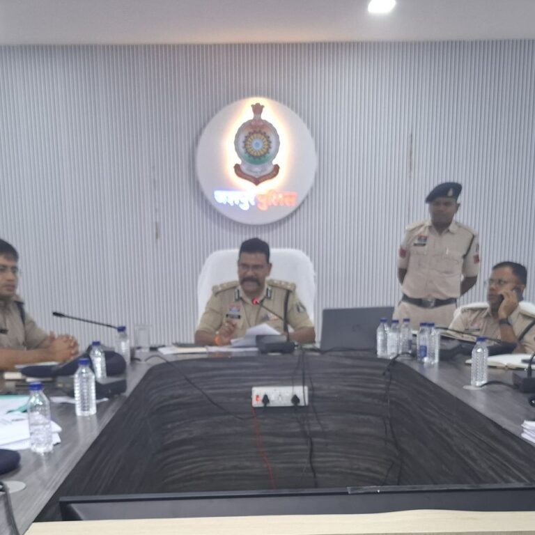 डीआईजी-एसएसपी ने लंबित मामलों के जल्द निराकरण के दिए निर्देश:जशपुर पुलिस की अपराध समीक्षा बैठक में गौ-तस्करी, नशा पर त्वरित कार्रवाई के आदेश