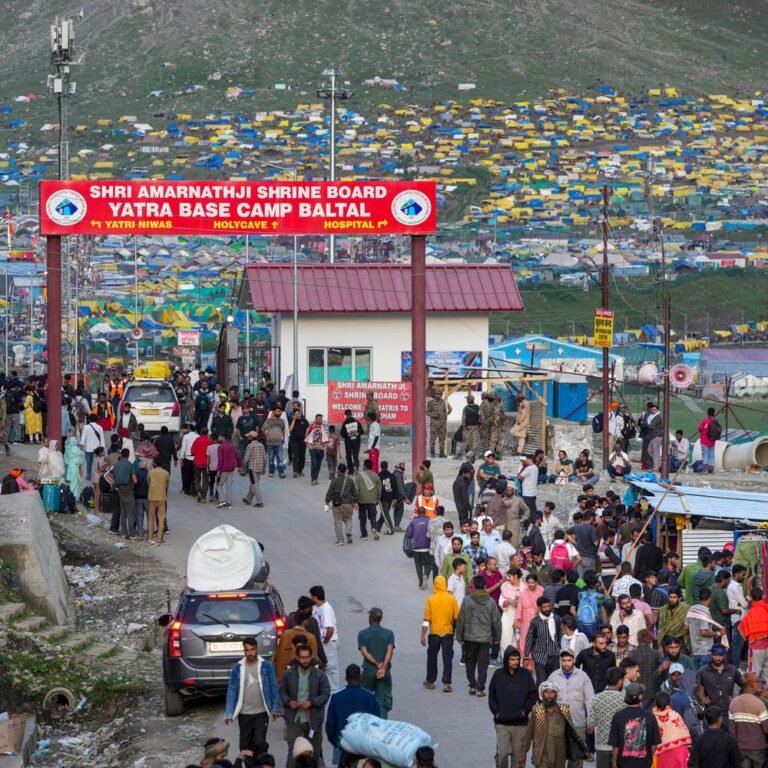 अमरनाथ यात्रा आज से, पहला जत्था कश्मीर पहुंचा:इसमें 4800 से ज्यादा यात्री, हर 2km पर ऑक्सीजन बूथ; बालटाल रूट पर वॉटरप्रूफ डोम भी