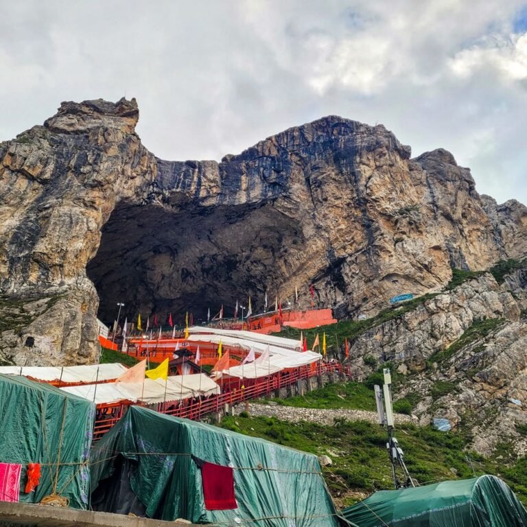 अमरनाथ यात्रा तीसरा दिन, 9 जुलाई तक रजिस्ट्रेशन स्लॉट फुल:प्रशासन बोला- रजिस्ट्रेशन नहीं तो यात्रा टालें; नया कोटा मिलने तक चेकपॉइंट पर रुकना पड़ेगा