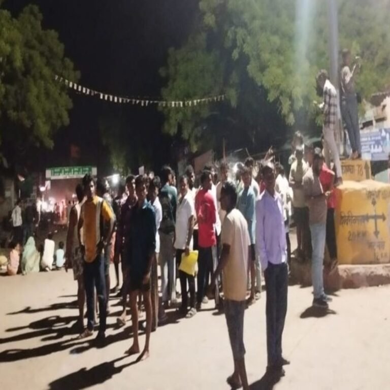 जांजगीर-चांपा में दो सड़क हादसे, एक की मौत:कार-बाइक भिड़ंत में 3 घायल; कैप्सूल वाहन ने अधेड़ को कुचला