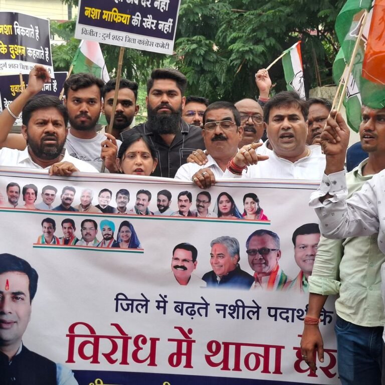दुर्ग में स्कूली बच्चों तक पहुंची नशीली दवाएं:रैली निकालकर कांग्रेस ने कोतवाली थाना घेरा, उच्चस्तरीय जांच की मांग की
