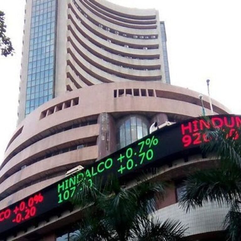 सेंसेक्स में 500 अंक की गिरावट:77,600 पर कारोबार कर रहा, निफ्टी भी 150 अंक टूटा; एनर्जी और IT शेयर्स में बिकवाली