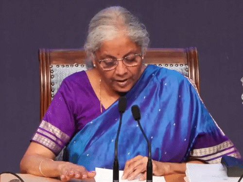 वित्त-मंत्री बोलीं- IT विभाग आम लोगों को परेशान न करे:अपनी ताकत से डराएं नहीं; जनता की भलाई के लिए काम करें