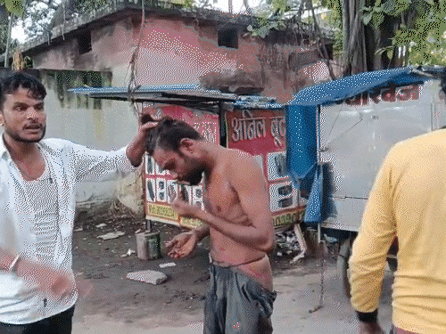 महिला थाने के पास निर्माणाधीन कांग्रेस-भवन में नाबालिग से रेप:3 दिन तक दरिंदगी,लोगों ने युवक को पकड़कर लात-घूंसों से पीटा, पीड़िता से पिटवाया,पैर पकड़वाए