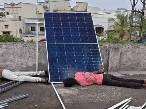 छत्तीसगढ़- करंट लगने से 5 लोगों की मौत:बिलासपुर में पूर्व सरपंच, 2 बेटों की जान गई, रायपुर में 2 मजदूर चपेट में आए
