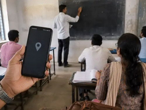 VSK ऐप पर बढ़ा विवाद,7 अगस्त को आंदोलन की चेतावनी:शिक्षक बोले: ऐप पर न लोकेशन सही, न टाइमिंग; आधी जगहों पर नेटवर्क प्रॉब्लम