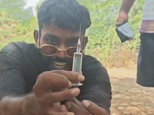 नशे के खिलाफ ब्लॉग बनाने वाला गांजा के साथ पकड़ाया:वीडियो में दुर्ग पुलिस से कहा था- थोड़ा ध्यान दीजिए; मां बोली- कार्रवाई गलत