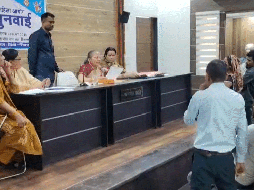 बेटियां बोलीं-पिता ने मां को NDPS केस में भिजवाया जेल:भरण-पोषण से बचने झूठे केस में फंसाया; महिला आयोग ने कहा-पुलिस जांच का दायरा बढ़ाए