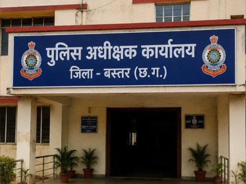 बस्तर-पुलिस के वेतन में 1.5 से 2 करोड़ का घोटाला:3 कॉन्स्टेबल ने सैलरी बिल्स में किया हेराफेरी, ऑडिट में हुआ खुलासा; तीनों आरोपी अरेस्ट