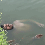 डेढ़ घंटे पानी में डूबा रहा युवक जिंदा निकला,VIDEO:बालोद में मृत समझ शव निकालने पहुंची पुलिस, बाहर आते ही उठकर बैठा, अंतिम-संस्कार की थी तैयारी
