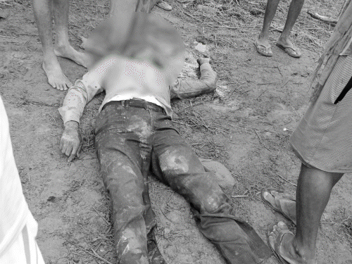 2 भाइयों ने गला रेतकर शिक्षक को मार डाला:बलरामपुर में जमीन विवाद में चाकू-हथौड़े से किया हमला; परिवार ने आरोपियों का घर जलाया