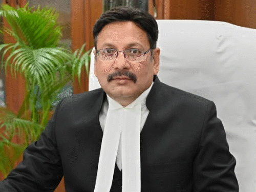 महिला की जबरन छाती दबाना, सलवार उतारना…रेप की कोशिश नहीं:पटना हाईकोर्ट ने आरोपी को बरी किया; CJI नाराज, कहा- जज रिसर्च करें, गाइडलाइन पढ़ें