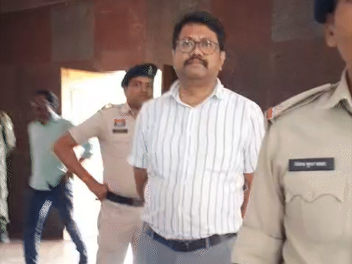 14.56 करोड़ के लोन घोटाले का मास्टरमाइंड अरेस्ट:फर्जी और बंद संस्थानों को दिलाए रुपए, 180 खातों में गड़बड़ी; तमिलनाडु से पकड़ाया बैंक मैनेजर