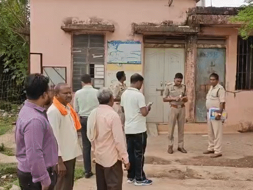 पत्नी को बॉयफ्रेंड संग पकड़ा, पति ने कुल्हाड़ी से काट-डाला:MP से मिलने आया, रिश्तेदार बनकर घर में रुका, रॉन्ग नंबर से शुरू हुई थी बातचीत