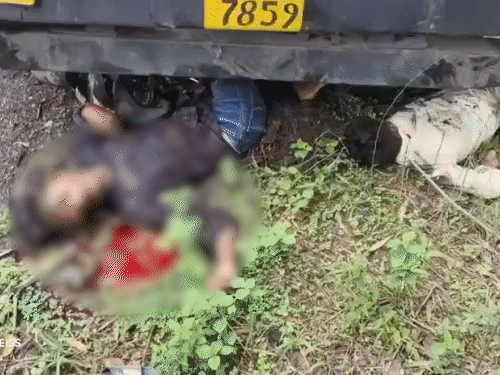 3 दोस्तों को ट्रेलर ने कुचला, 2 की मौत:रायगढ़ में बाइक समेत पहिए के नीचे आए, सड़क पर लहूलुहान तड़पते रहे, गाड़ी छोड़कर भागा ड्राइवर