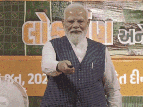 मोदी गुजरात में सेमीकंडक्टर प्लांट का उद्घाटन करेंगे:5 महीने में तीसरे प्लांट में चिप बनना शुरू, इम्पोर्ट चिप पर निर्भरता कम होगी