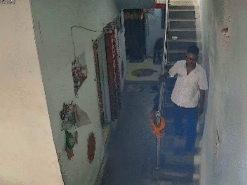 मैकेनिक बोला-पुलिसकर्मी से प्रताड़ित होकर फांसी लगा रहा हूं:9 दिन बाद परिजनों को फोन पर मिला सुसाइड से पहले का VIDEO, अफसरों से शिकायत