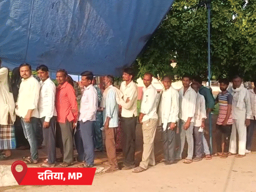 एमपी-बिहार और गुजरात की 3 सीटों पर वोटिंग जारी:दतिया, बांकीपुर और मंजलपुर में उपचुनाव, पोलिंग बूथों पर पहुंच रहे मतदाता