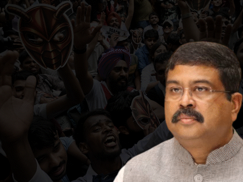 प्रधान के इस्तीफे पर वर्ल्ड मीडिया:BBC बोला- छात्रों के आगे झुकी मोदी सरकार: गार्डियन ने लिखा- जनता के दबाव में 12 साल में पहला इस्तीफा