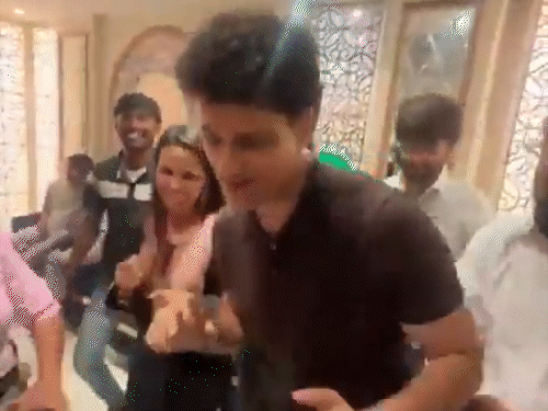 CJP की होटल में पार्टी, सौरव दास नाचे:स्टूडेंट ‘लड़की ब्यूटीफुल’ गाने पर थिरके; आलोचना पर प्रवक्ता बोले- ये जेन-जी का स्टाइल है