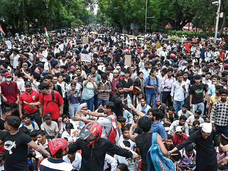 कॉकरोच पार्टी-सरकार के बीच आज तीसरे दौर की बातचीत:प्रधान के इस्तीफे पर जवाब मिलेगा; प्रदर्शन का असर- दिल्ली में शराब दुकानें जल्दी बंद होंगी