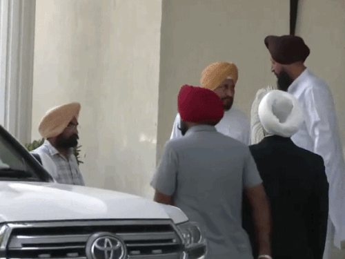 जवाब तलबी के बाद पंजाब प्रभारी भूपेश छत्तीसगढ़ लौटे:कांग्रेस हाईकमान चन्नी से नाराज, राहुल-खड़गे मिलना नहीं चाहते, बगावत पर कभी भी बड़ा फैसला संभव