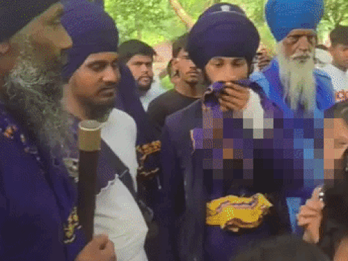 लुधियाना के पार्क में मां-बेटी को डांस करने से रोका,VIDEO:निहंगों ने स्लीवलेस ड्रेस पर आपत्ति जताई, बोले- गुड़ दिखेगा तो मक्खी बैठेगी ही