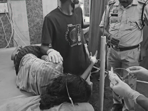 पार्क में युवती के गले में चाकू घोंपा, आर-पार हुआ:सूरजपुर में बाइक सवार युवक ने मार डाला; लव अफेयर एंगल से जांच