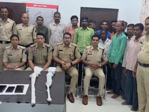 शिकार के दौरान गोली लगने से युवक की मौत:खून के निशान छिपाने गोबर से फर्श लीपा, परिवार को धमकाकर अंतिम संस्कार कराया, 12 अरेस्ट
