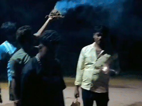 आधी रात तंत्र-मंत्र, घरों पर गोबर के निशान:बैगा ने बांधी गांव की सीमा, 24 घंटे बाहर निकलने पर रोक, सवनाही परंपरा आज भी कायम